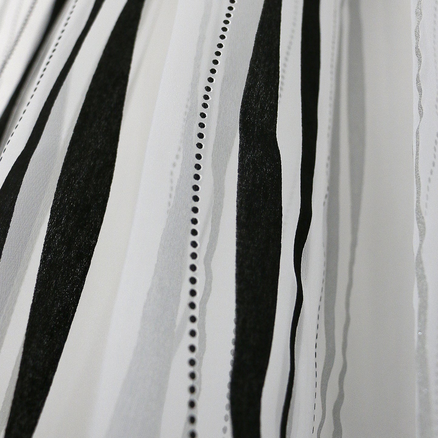 MAISON BLANCHE ΚΟΥΡΤΙΝΑ ΕΤΟΙΜΗ 145Χ280 ΡΟΣΕΣ ΟΡΓΑΝΤΖΑ ΡΙΓΕ ΜΑΥΡΟ VISC.75%-POL.25%